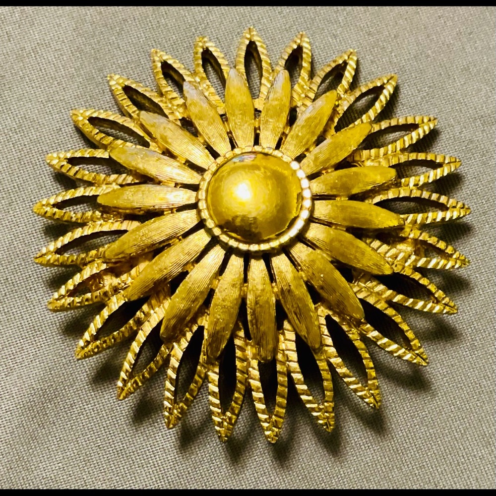 VINTAGE MONET SUNBURST PIN COSTUME JEWELRY